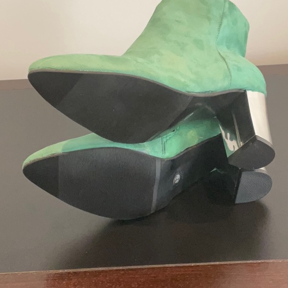 9.5 mirrored Heel Booties - Picture 5 of 6